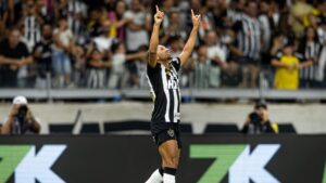 Rony, do Atlético-MG, comemora gol marcado contra o Manaus