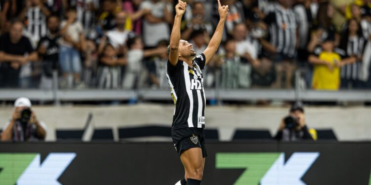 Rony, do Atlético-MG, comemora gol marcado contra o Manaus