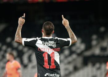 Philippe Coutinho, do Vasco, comemora gol marcado contra o Nova Iguaçu