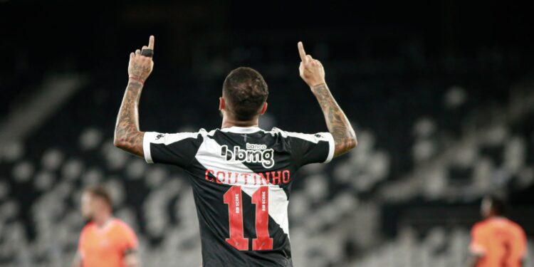 Philippe Coutinho, do Vasco, comemora gol marcado contra o Nova Iguaçu
