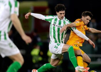 Lance de partida entre Real Betis e Real Madrid