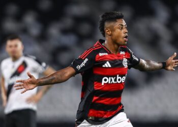 Bruno Henrique, do Flamengo, comemora gol marcado contra o Vasco da Gama
