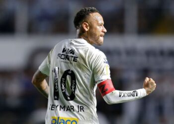 Neymar, do Santos, comemora gol marcado contra o RB Bragantino