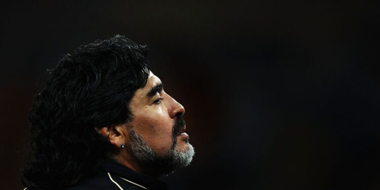 Diego Maradona, ex-jogador argentino, atuando como técnico da Argentina na Copa do Mundo 2010