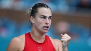 Aryna Sabalenka, tenista bielorrussa, durante partida contra Jasmine Paolini