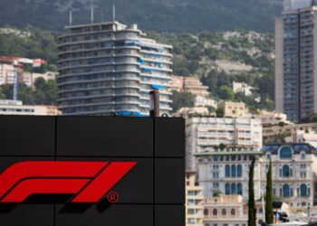 Logo da Fórmula 1 no Paddock da pista de Mônaco