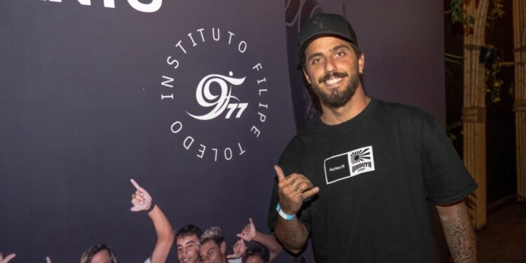 Filipe Toledo, surfista brasileiro, durante lançamento de seu novo Instituto
