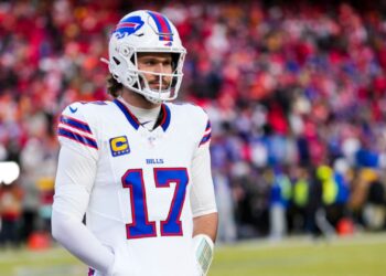 Josh Allen, quarterback do Buffalo Bills, durante partida contra o Kansas City Chiefs
