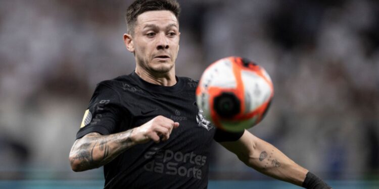 Rodrigo Garro, do Corinthians, durante partida contra o Santos
