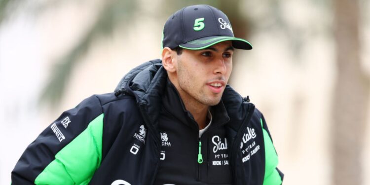 Gabriel Bortoleto piloto brasileiro de Fórmula 1, durante pré-temporada da Kick Sauber