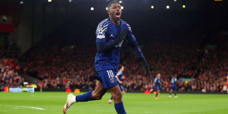 Ousmane Dembélé, do PSG, comemora gol marcado contra o Liverpool