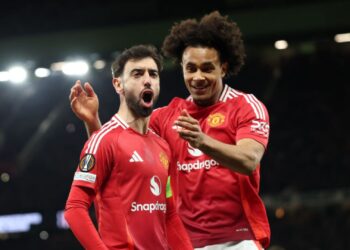 Bruno Fernandes, do Manchester United, comemora gol marcado contra a Real Sociedad