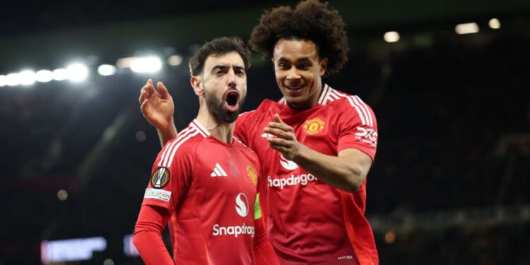 Bruno Fernandes, do Manchester United, comemora gol marcado contra a Real Sociedad