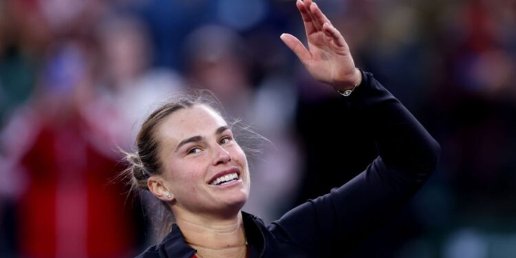 Aryna Sabalenka, tenista bielorrussa, comemora vitória contra Liudmila Samsonova