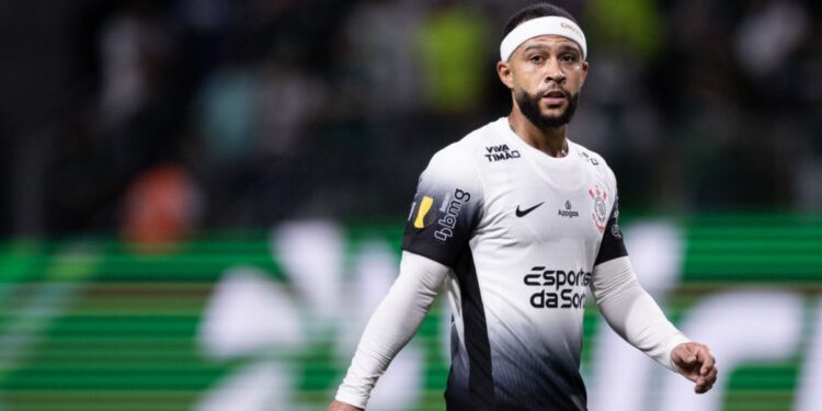 Memphis Depay, do Corinthians, durante partida contra o Palmeiras