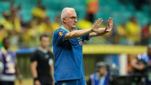 Dorival Jr., técnico da Seleção Brasileira, durante partida contra o Uruguai