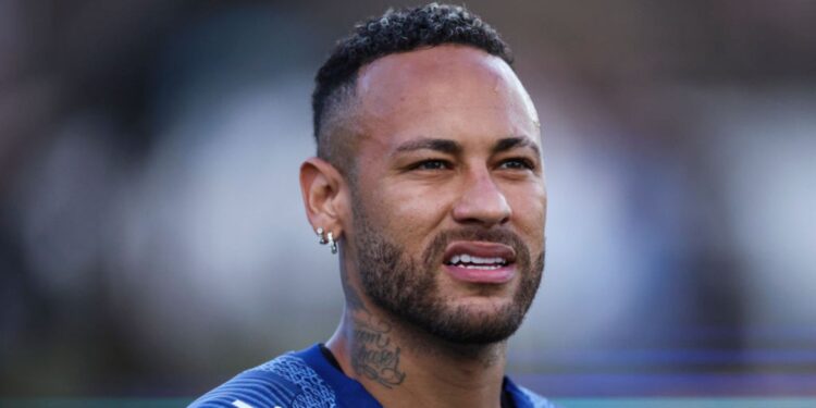 Neymar vai começar decisão contra Corinthians no banco