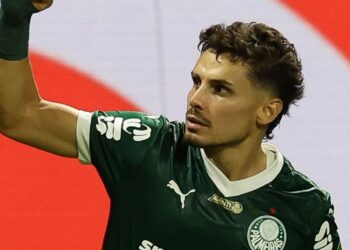 Veiga comemora único gol da classificação do Palmeiras