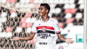 Pedro Severino comemora gol pelo Botafogo-SP