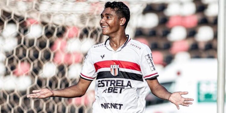 Pedro Severino comemora gol pelo Botafogo-SP