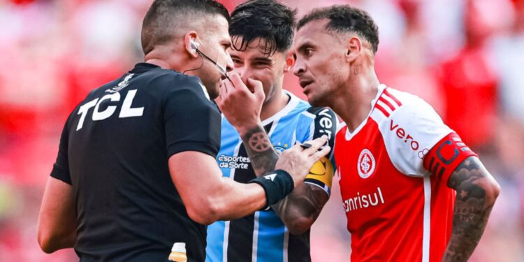 Grêmio e Internacional começam a definir o Campeonato Gaúcho