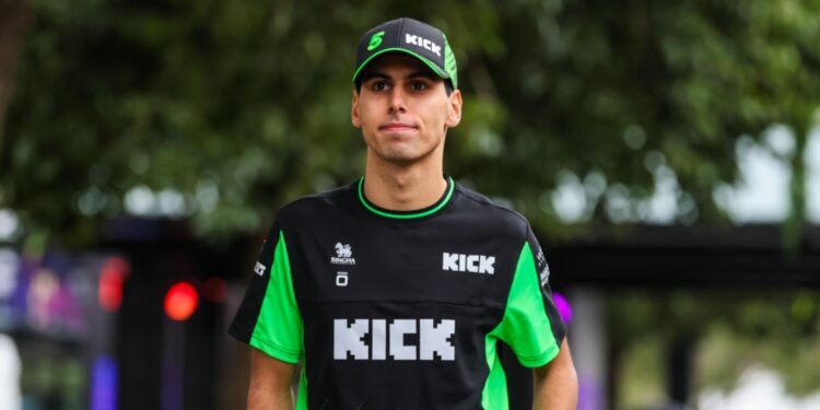 Gabriel Bortoleto antes da etapa da F1 em Melbourne
