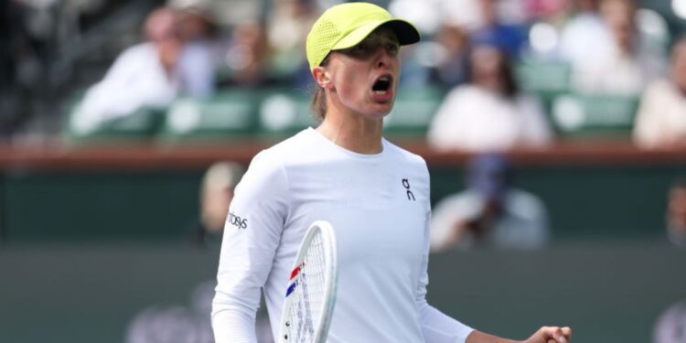 Swiatek comemora ponto em Indian Wells