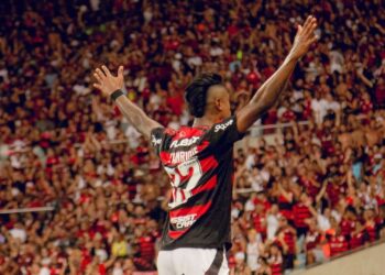 Bruno Henrique comemora gol do Flamengo