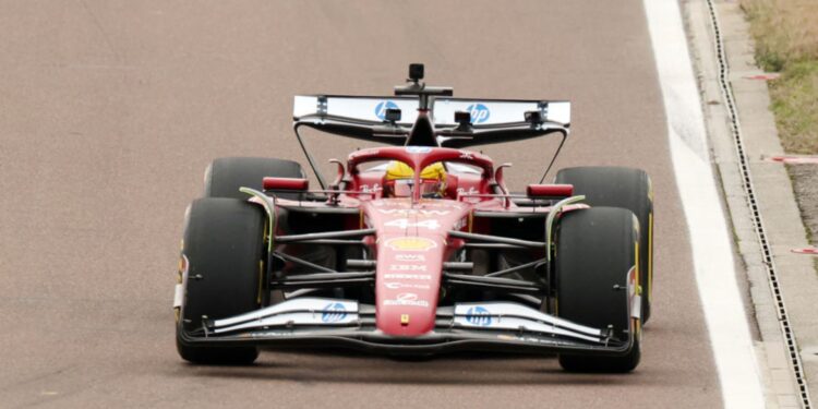Hamilton durante testes privados da Ferrari.