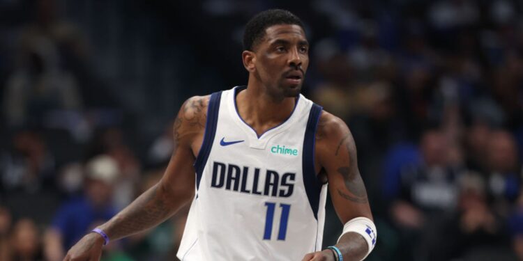 Kyrie Irving em ação pelos Mavs.