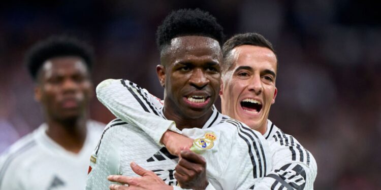 Vini Jr comemora seu gol na vitória do Real Madrid