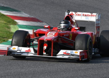 Esse filme mostra a história da Ferrari, uma das maiores equipes da história