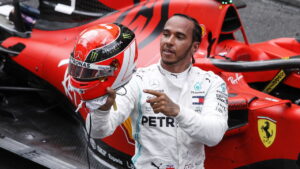 E se Hamilton pilotasse o carro lendário de Ayrton Senna? Veja agora