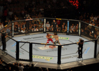 Quem é o lutador com mais lutas ganhas no UFC?
