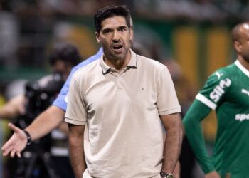 Abel Ferreira, técnico do Palmeiras, fala sobre a arbitragem contra o São Paulo.