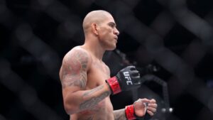 Alex Poatan segue sem definir o futuro no UFC