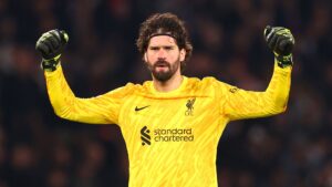 Alisson, a estrela de PSG x Liverpool.
