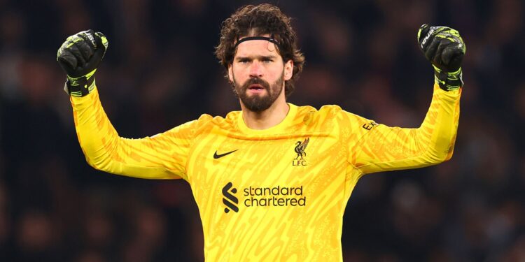 Alisson, a estrela de PSG x Liverpool.
