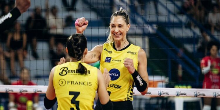 Carol Gattaz se lesionou com a camisa do Praia Clube