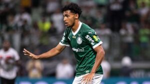 Professor universitário explica como combater o racismo no futebol, como ocorreu com Luighi, do Palmeiras.