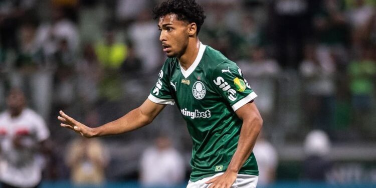 Professor universitário explica como combater o racismo no futebol, como ocorreu com Luighi, do Palmeiras.