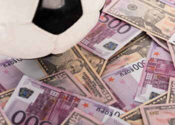 Os clubes de futebol que mais lucraram com vendas de jogadores!