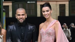 Joana Sanz, esposa de Daniel Alves, anuncia gravidez.
