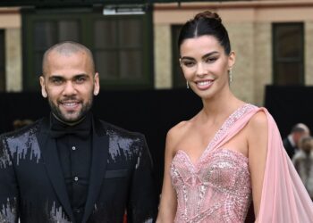 Joana Sanz, esposa de Daniel Alves, anuncia gravidez.