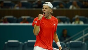 Jakub Mensik, algoz de Novak Djokovic no Miami Open.