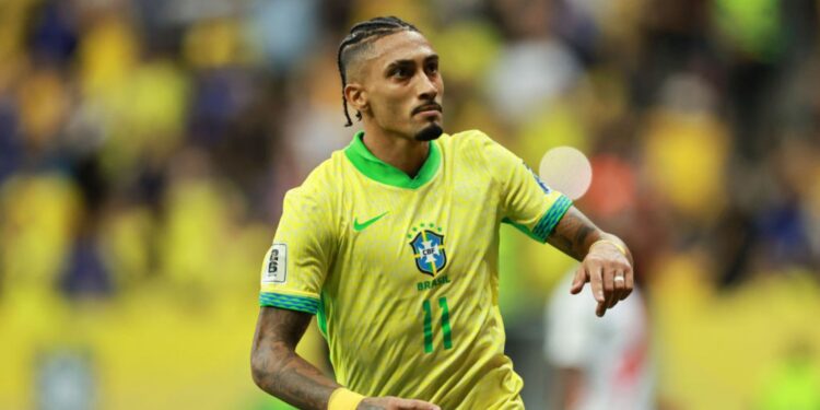 Raphinha em ação pela Seleção Brasileira