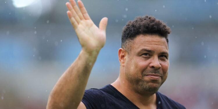 Ronaldo retira candidatura à presidência da CBF.