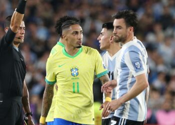 Tagliafico comenta fala de Raphinha sobre Argentina x Brasil.