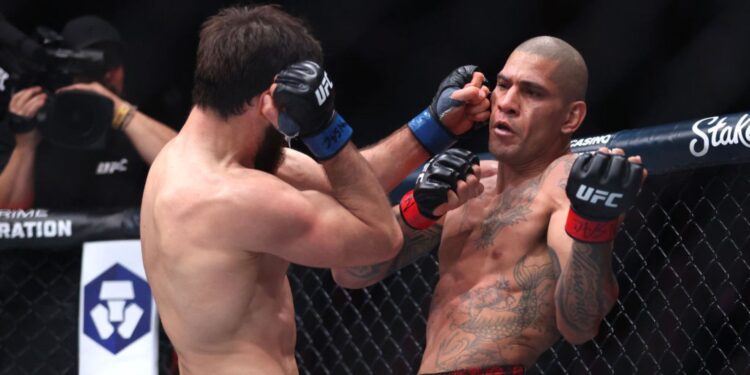 Poatan e Ankalaev em ação na luta principal do UFC 313