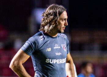 Zubeldía, técnico do São Paulo, no Brasileirão 2025.